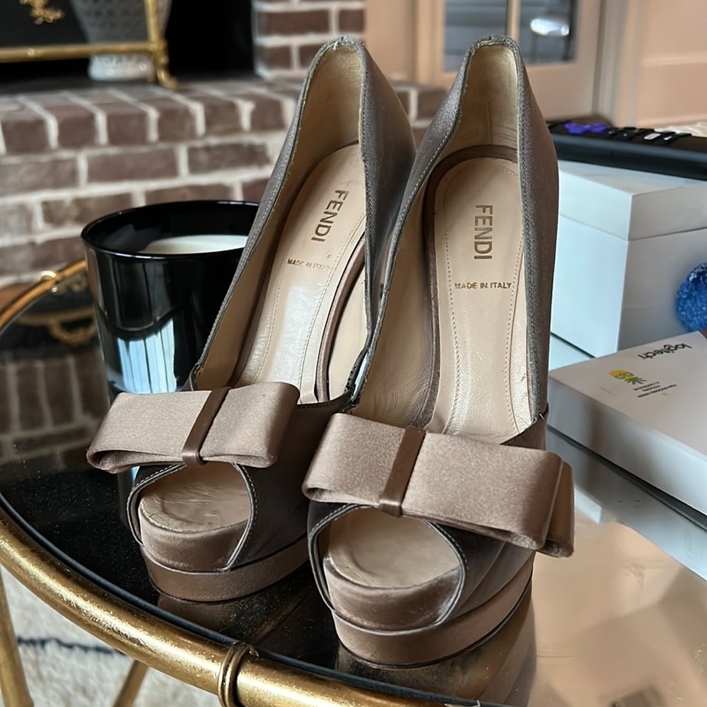 Fendi dual tone satin bow heels-used